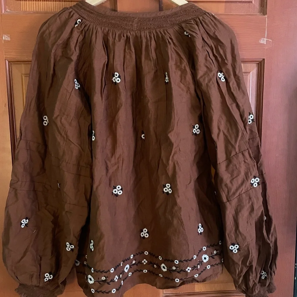 Old Navy embroidered blouse NWT - Picture 2 of 4
